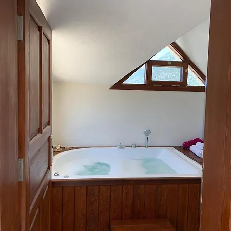 Sari - Luxury With Private Pool & Jacuzzi Vila